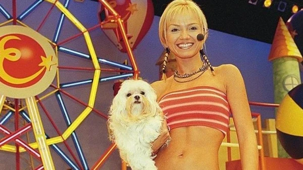 Eliana & Alegria (Record, 1998–2003) -Programa infantil na Record TV, onde Eliana interagia com personagens e crianças, mantendo sua popularidade entre o público jovem. por Reprodução