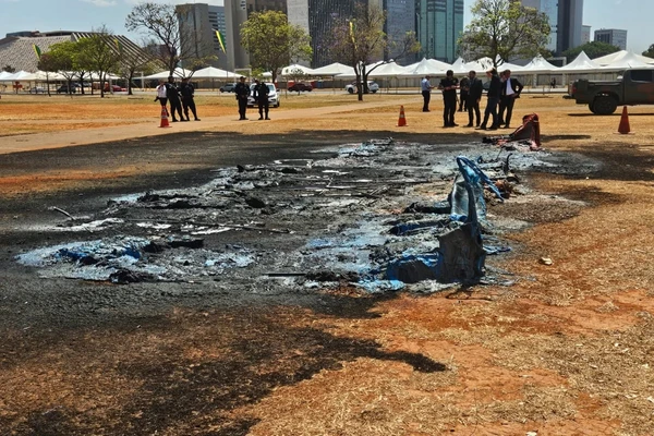 Incêndio em banheiros químicos na Esplanada dos Ministérios por João Paulo Nunes/Metrópoles