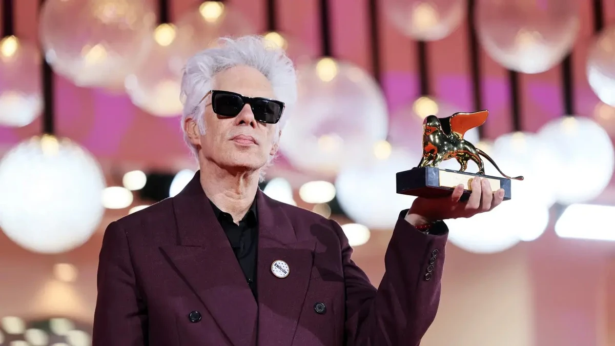 Jim Jarmusch vence o Leão de Ouro com Father Mother Sister Brother no Festival de Veneza 2025 por Divulgação/Ernesto Ruscio/Getty Images