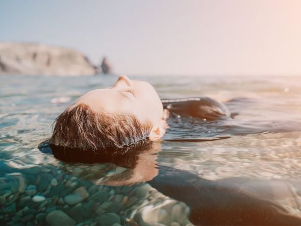 Imagem - Veja os benefícios do banho de mar para a saúde mental