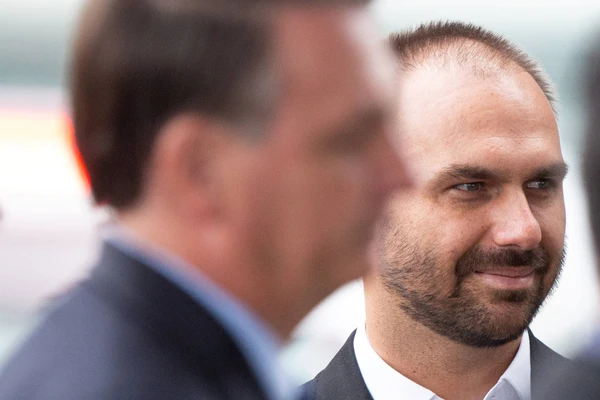 Eduardo Bolsonaro e o pai
