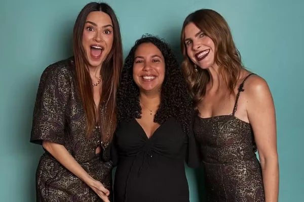Marina Cardoso e apresentadora do podcast Mil e Uma Tetas Thaila e Julia Faria