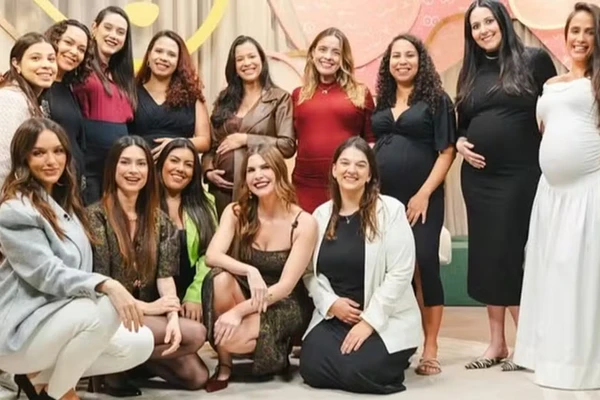Marina Cardoso e plateia de grávidas no "Mil e Uma Tetas" por Reprodução