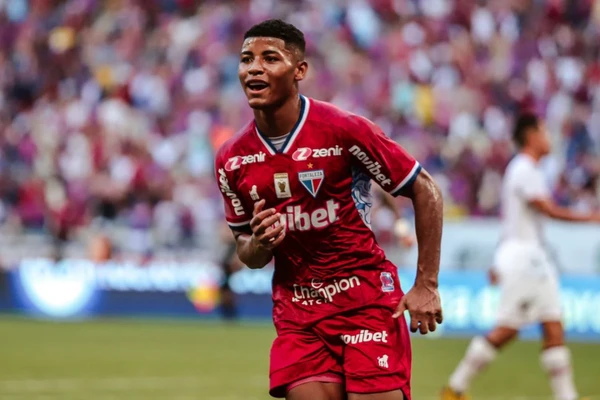 Hércules - do Fortaleza para o Fluminense por R$ 29 milhões  por Mateus Lotif / Fortaleza