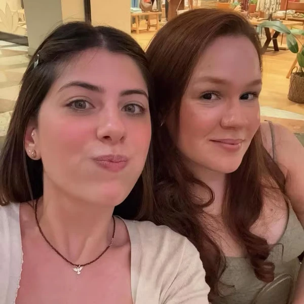 Laura Kurban e Karen Silva por Reprodução