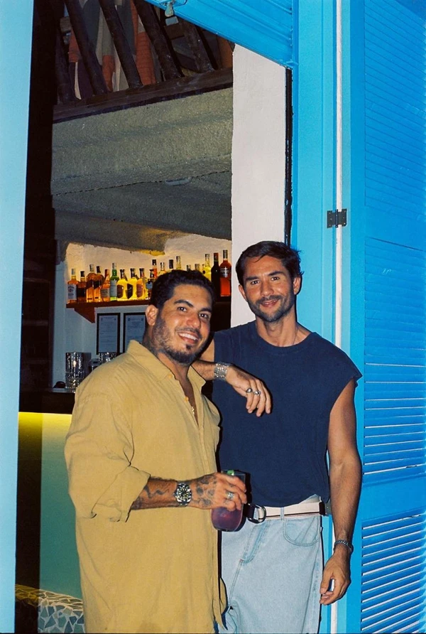 Ao lado do sócio Gabriel Ferrari, chef baiano Fabrício Chagas acaba de inaugurar restaurante em Botafogo, no Rio de Janeiro