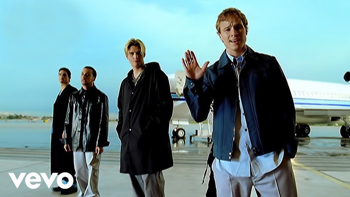 Backstreet Boys no clipe 'I Want It That Way' por Reprodução/Youtube 