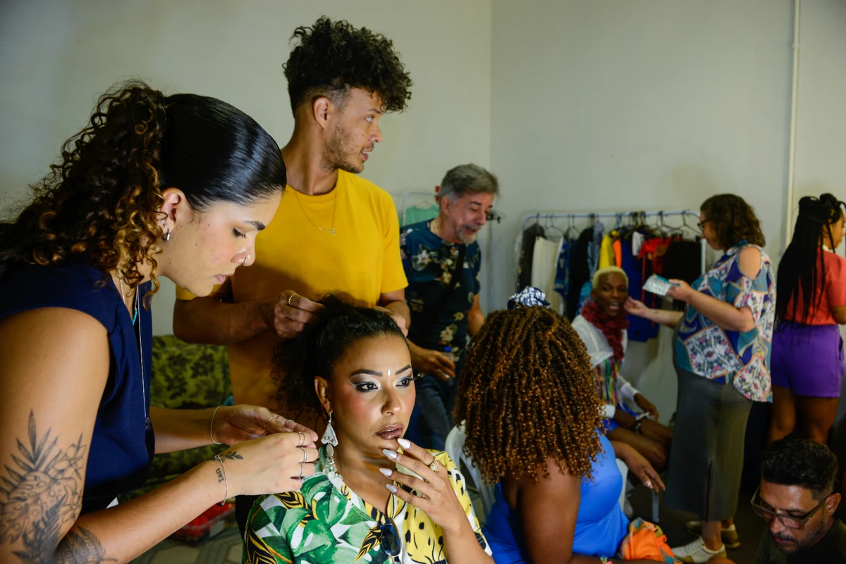 Bastidores da série "De Um Tudo" por Divulgação