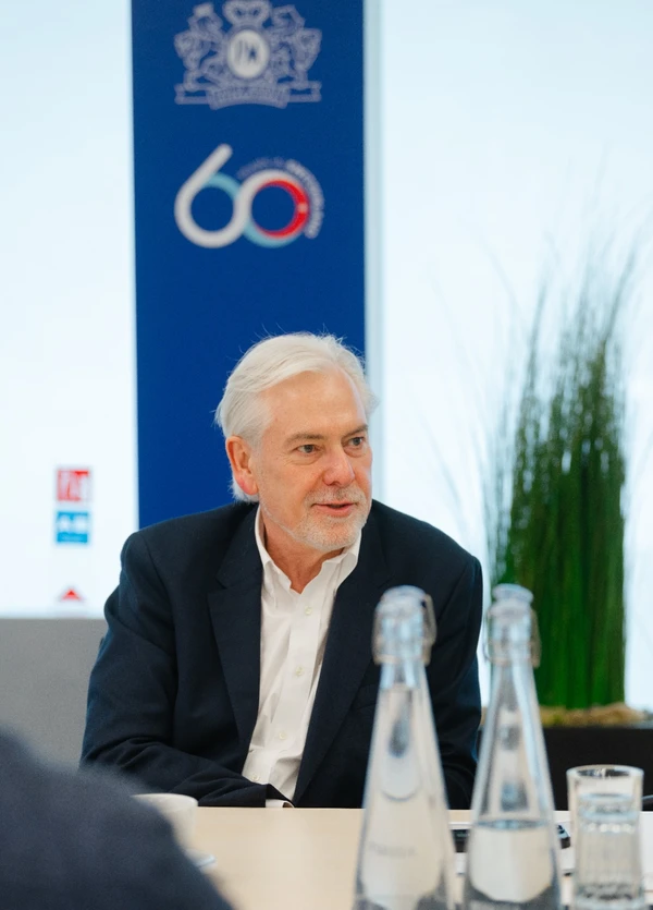 CEO da PMI, o polonês Jacek Olczak cravou que Japão e Suécia serão os primeiros países do mundo a abolir de vez os cigarros 