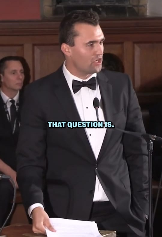 Charlie Kirk por Reprodução