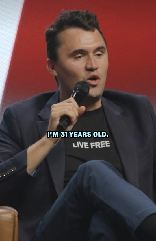 Charlie Kirk por Reprodução