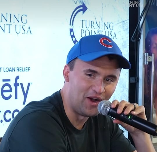 Charlie Kirk por Reprodução