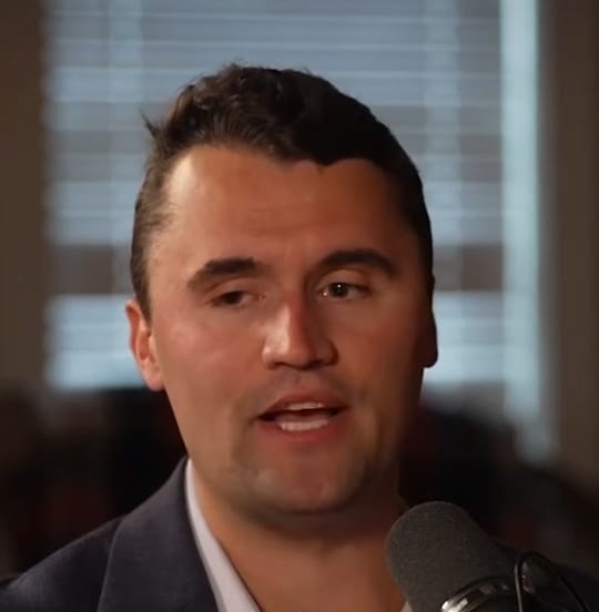 Charlie Kirk por Reprodução