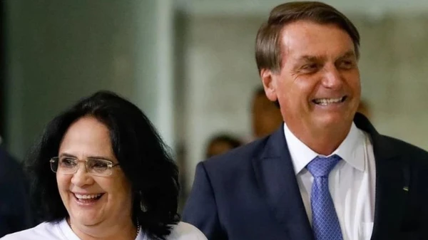 Damares Alves e Jair Bolsonaro por Reprodução