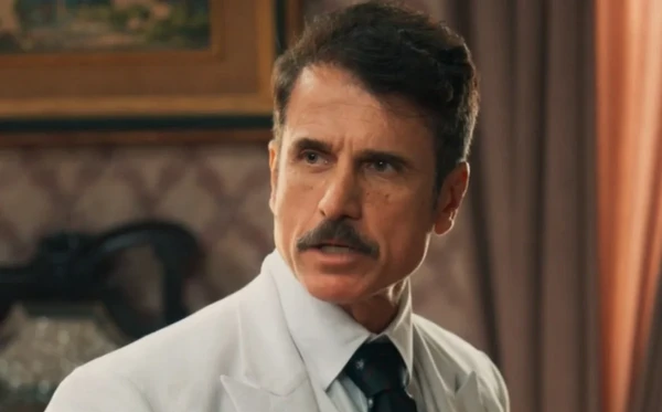 Ernesto (Eriberto Leão) em 