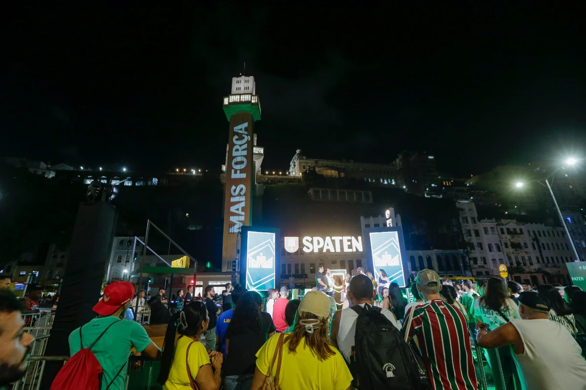 Evento da Spaten no Elevador Lacerda  por Arisson Marinho