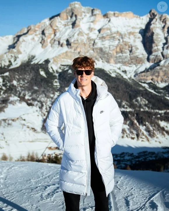 Irmã de Brooks Nader disse também que sobrenome do romance da modelo rima com 'vencedor', em inglês 'winner', o que indicaria ser Jannik Sinner por Reprodução/Instagram