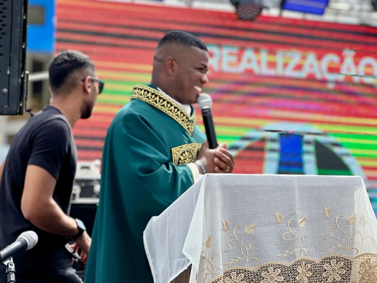 O padre Deivisson Batista admite que há uma crise vocacional na igreja hoje