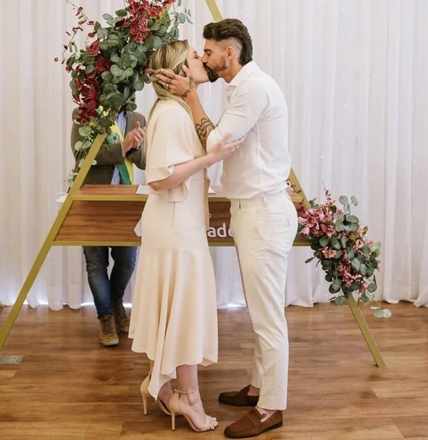 Radamés e Caroline Furlan por Reprodução/Instagram