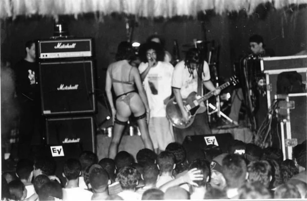 Rock ou pagodão anos 90? É o Planet em Salvador
