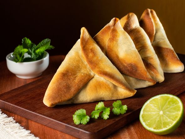 Imagem - Vai fazer um lanchinho da tarde? Aprenda 5 receitas fáceis de esfiha aberta e fechada