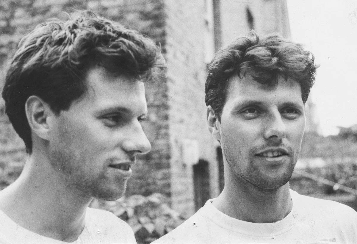 Alex e Marcus Lewis por Reprodução