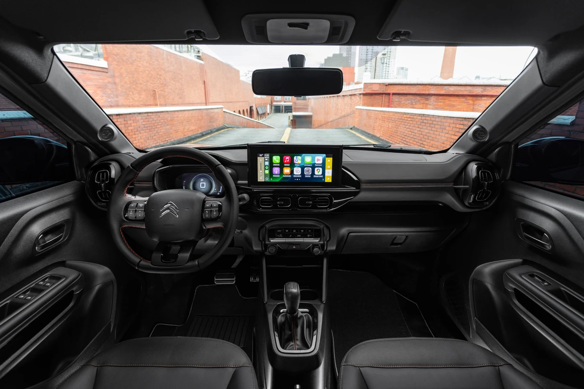 O interior do SUV coupé é escurecido por Divulgação 