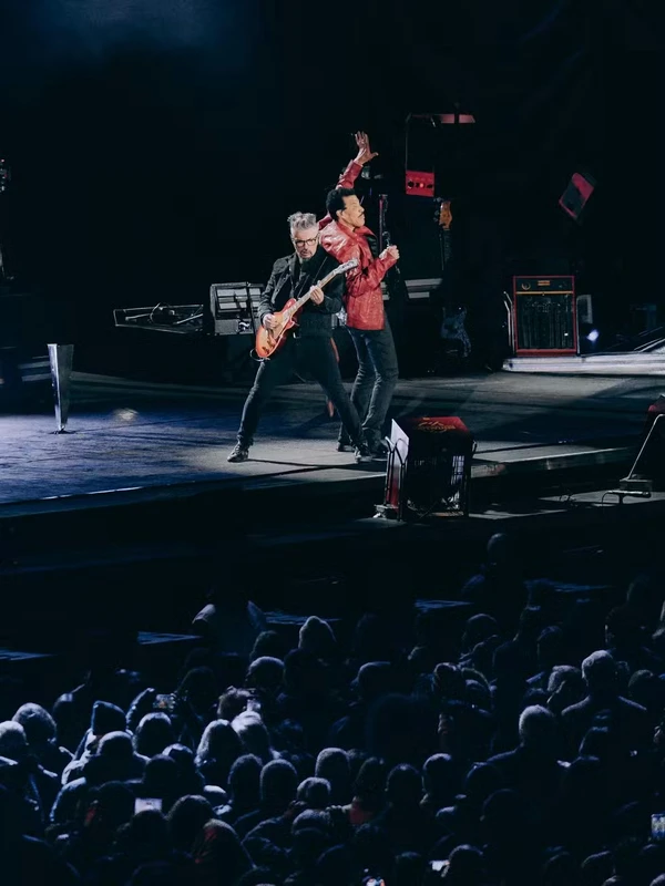Guitarrista brasileiro de Lionel Richie fará show no The Town por Divulgação/Maria Loreto Plaza