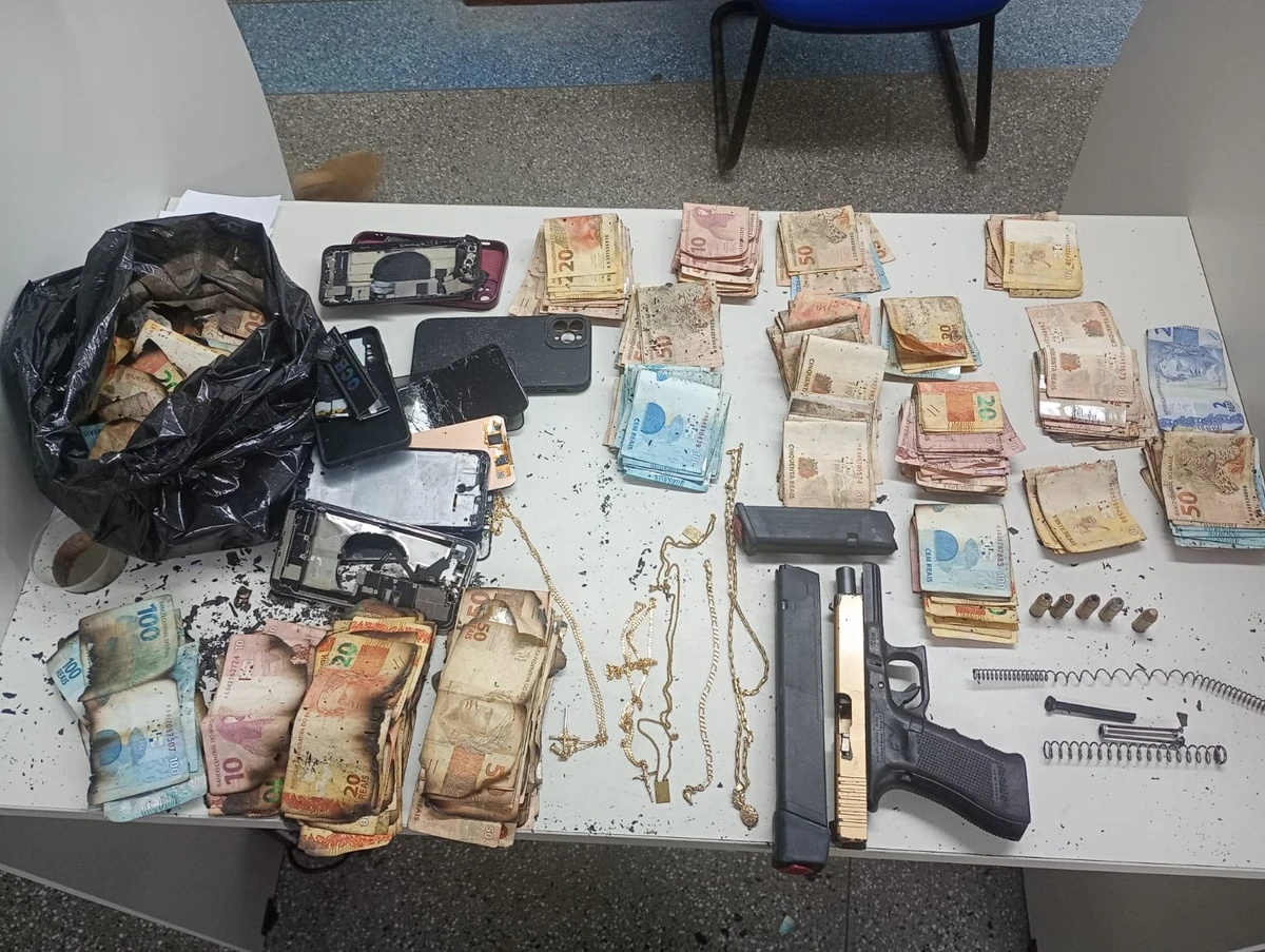 Material foi apreendido após a ação da polícia