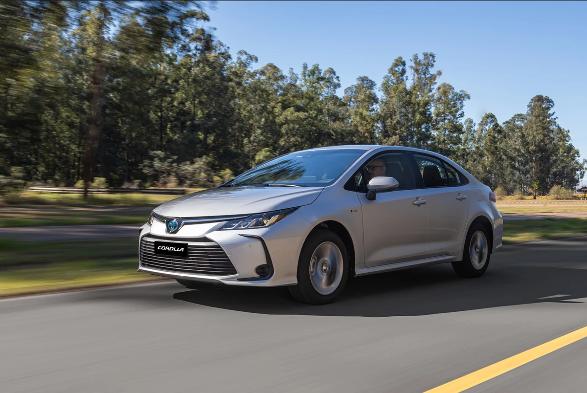 Toyota lança versão mais acessível para o Corolla com motorização híbrida