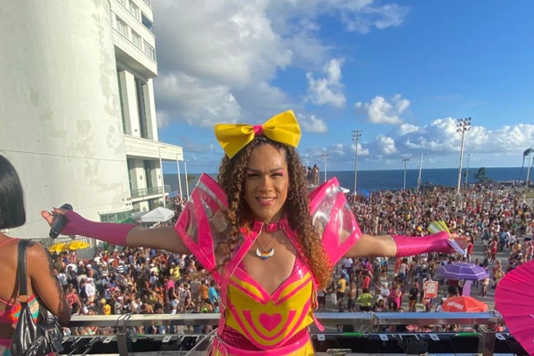 Léo Kret na 22ª Parada LGBT da Bahia por Reprodução/Clécio Mendes
