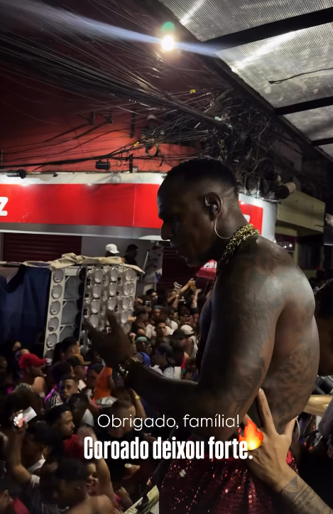 Cantor Oh Polêmico se apresentava no show  por Divulgação