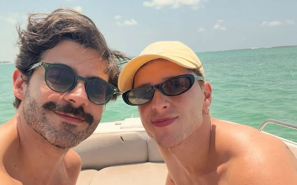 Diego Martins e Jessé Scarpellini assumem namoro e surpreendem fãs da Globo.