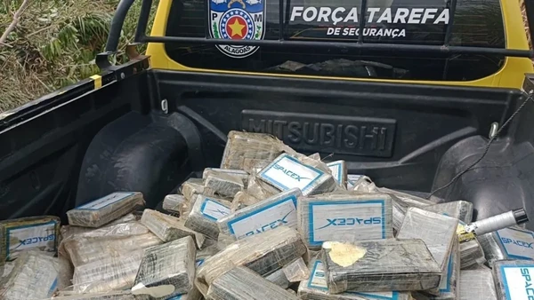 Droga foi apreendida nos destroços