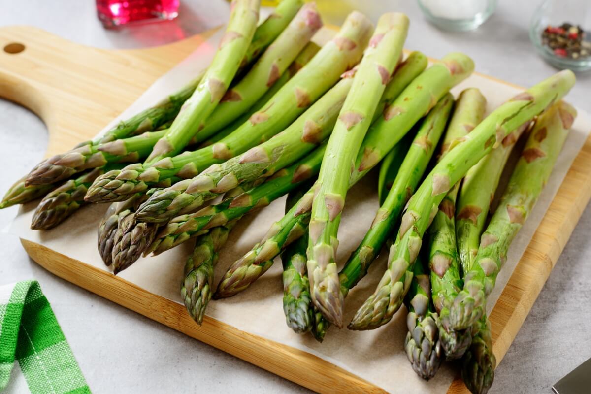 O aspargo é um alimento nutritivo e benéfico para a saúde (Imagem: nelea33 | Shutterstock)