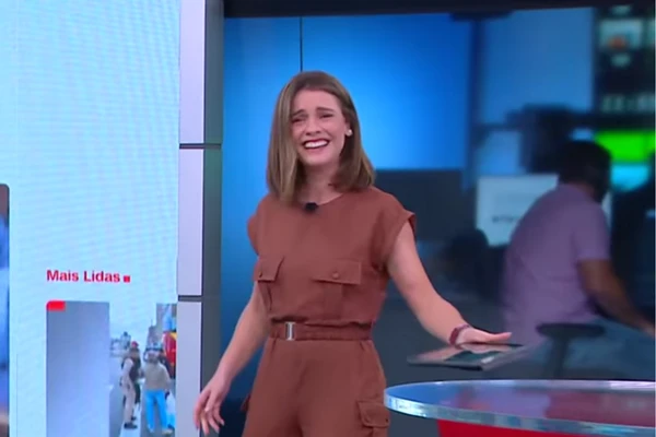Elisa Veeck teve uma crise de riso ao vivo na CNN Brasil