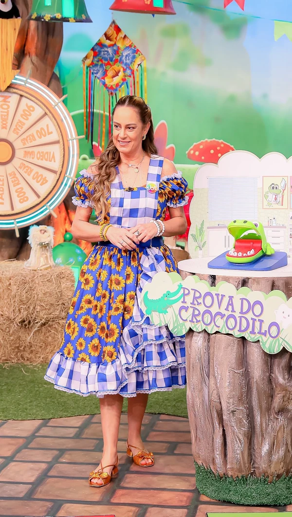 Silvia - apresenta programas na emissora por Reprodução/Instagram