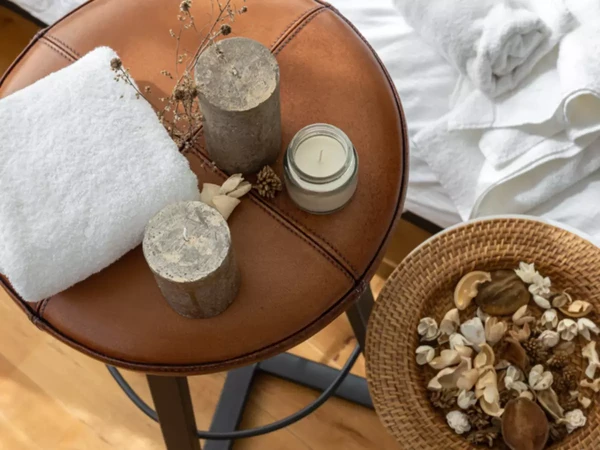 Limpeza espiritual e energética: ritual pode ser feito com incenso, banhos, sal grosso e mais por Shutterstock