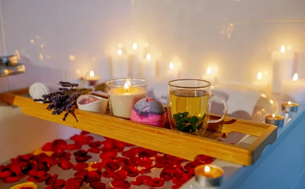 Limpeza espiritual e energética: ritual pode ser feito com incenso, banhos, sal grosso e mais por Shutterstock