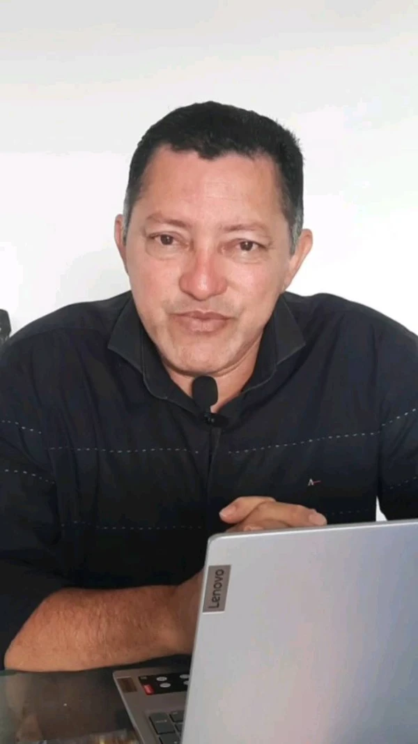 Mulher flagrou o esposo com o suplente de vereador Eliú Oliveira (DC) por Reprodução/Redes sociais