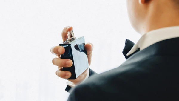 Veja perfumes de luxo que permanecem na pele por horas