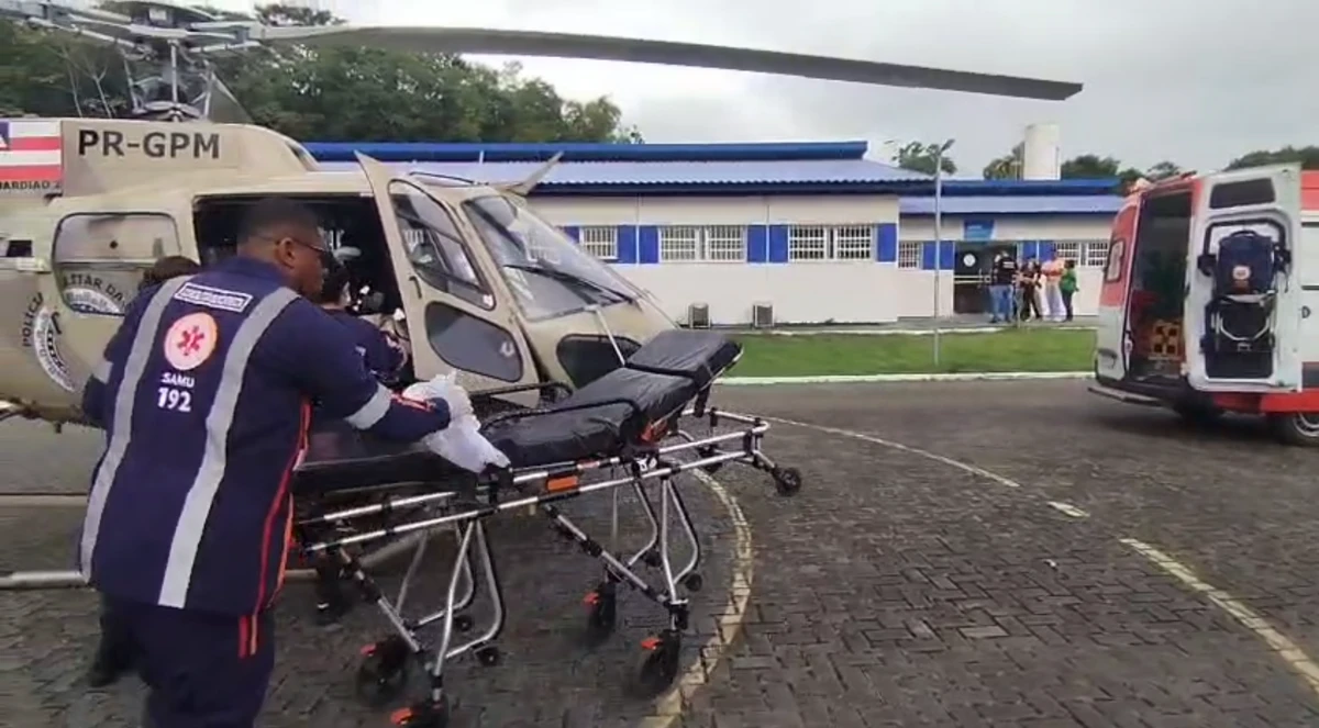 Vítimas de explosão são transferidas para Salvador de helicóptero por Divulgação/PM