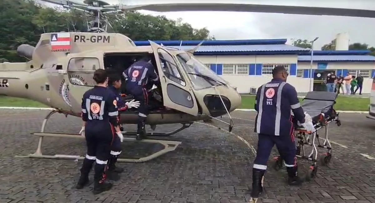 Vítimas de explosão são transferidas para Salvador de helicóptero por Divulgação/PM