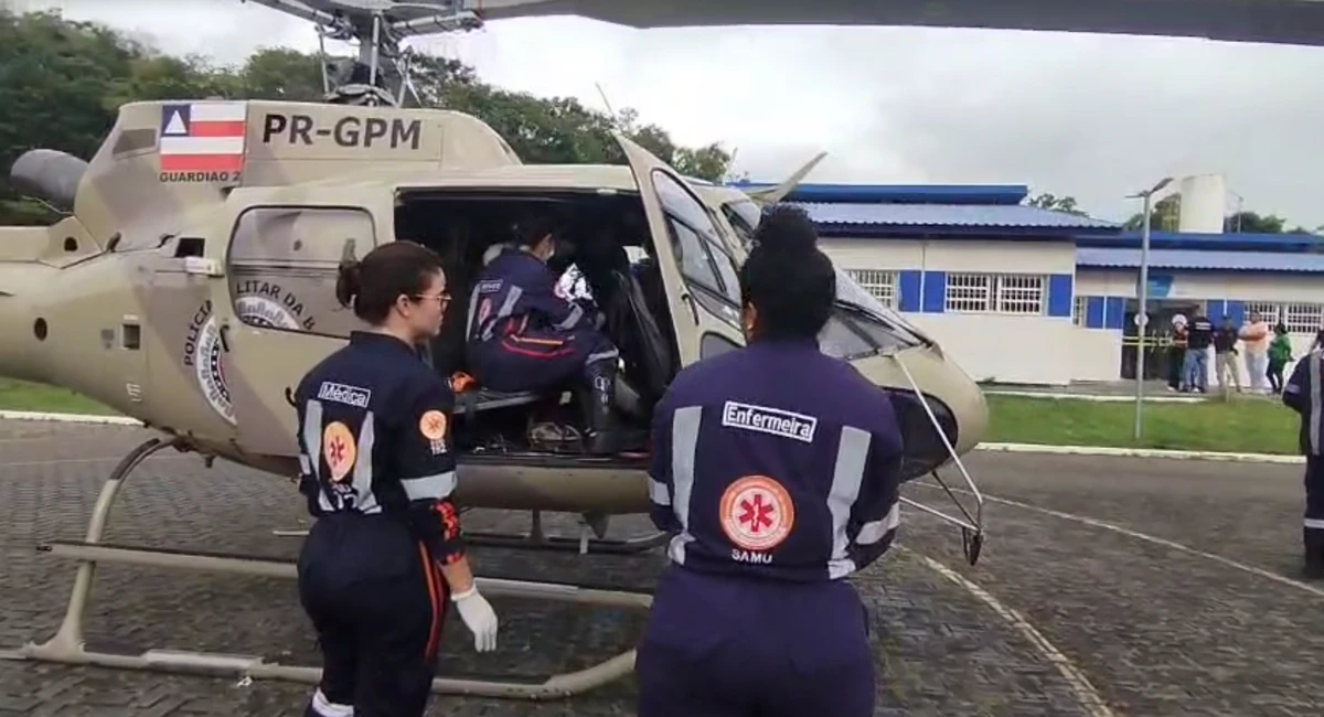 Vítimas de explosão são transferidas para Salvador de helicóptero por Divulgação/PM