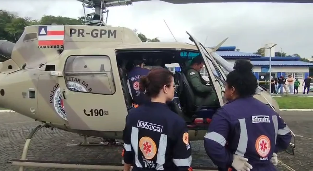 Vítimas de explosão são transferidas para Salvador de helicóptero por Divulgação/PM