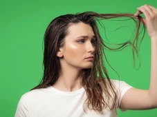 Imagem - 7 erros comuns que estão destruindo seu cabelo (e como parar agora)