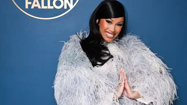 Cardi B. está à espera do quarto filho por Reprodução