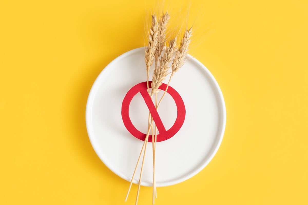 Doenças relacionadas ao glúten podem causar sintomas digestivos (Imagem: Galigrafiya | Shutterstock)