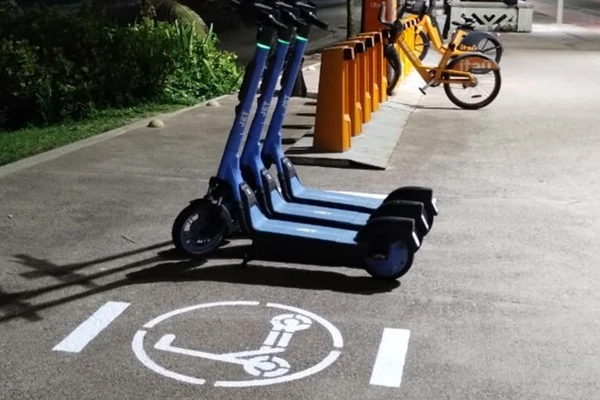 Estacionamento de patinetes elétricos