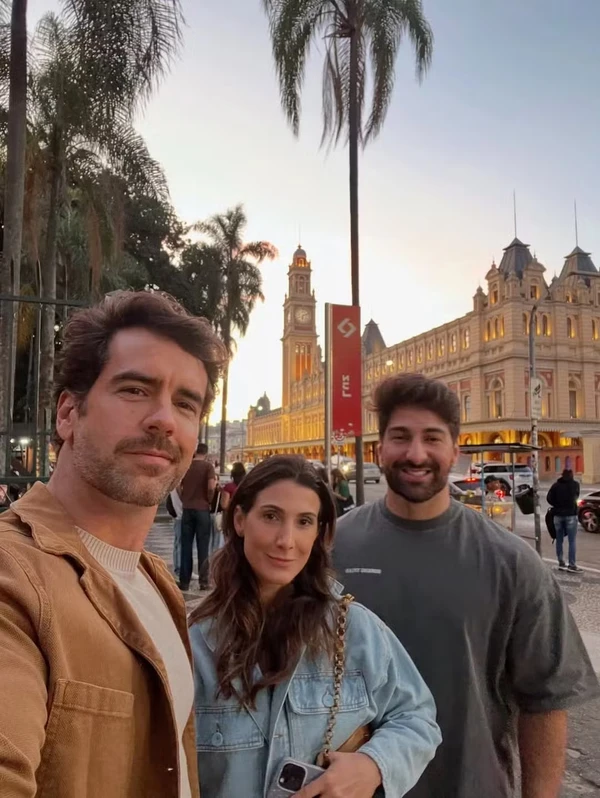 Marcos Pitombo e o namorado Felipe Kloppel por Reprodução/Instagram